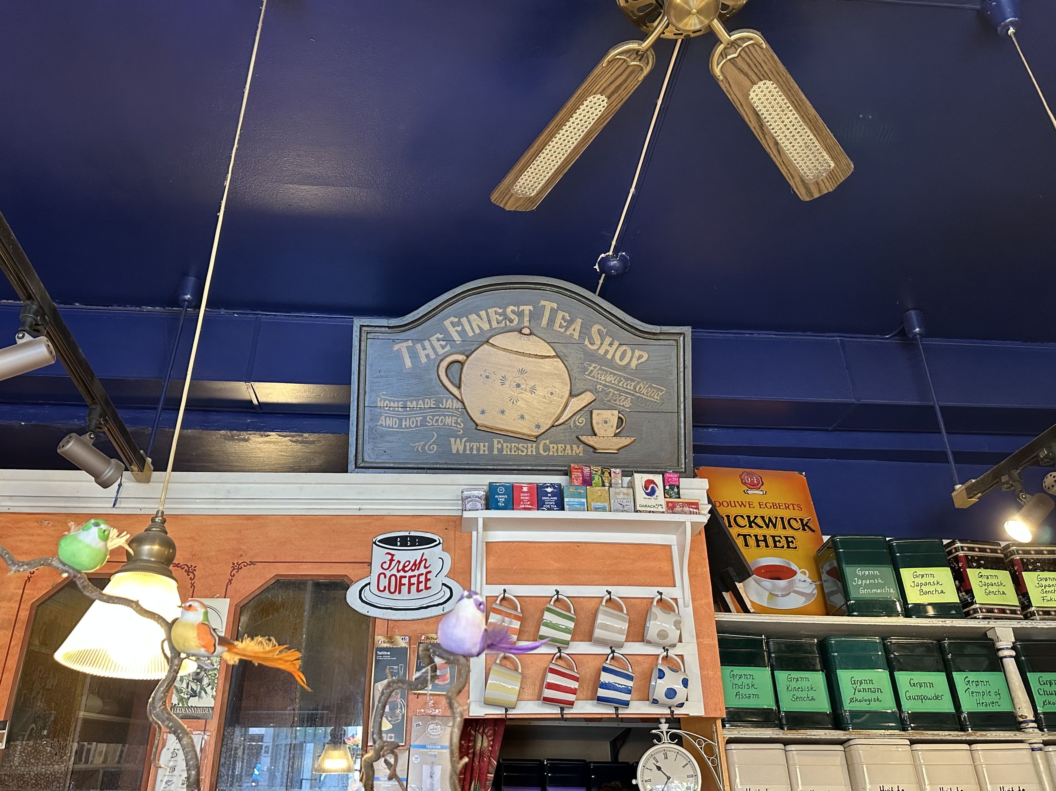 Before leaving Oslo, we learned that right next door to the Kingdom Hall is Oslo’s oldest coffee shop. Obviously we had to buy coffee and tea
